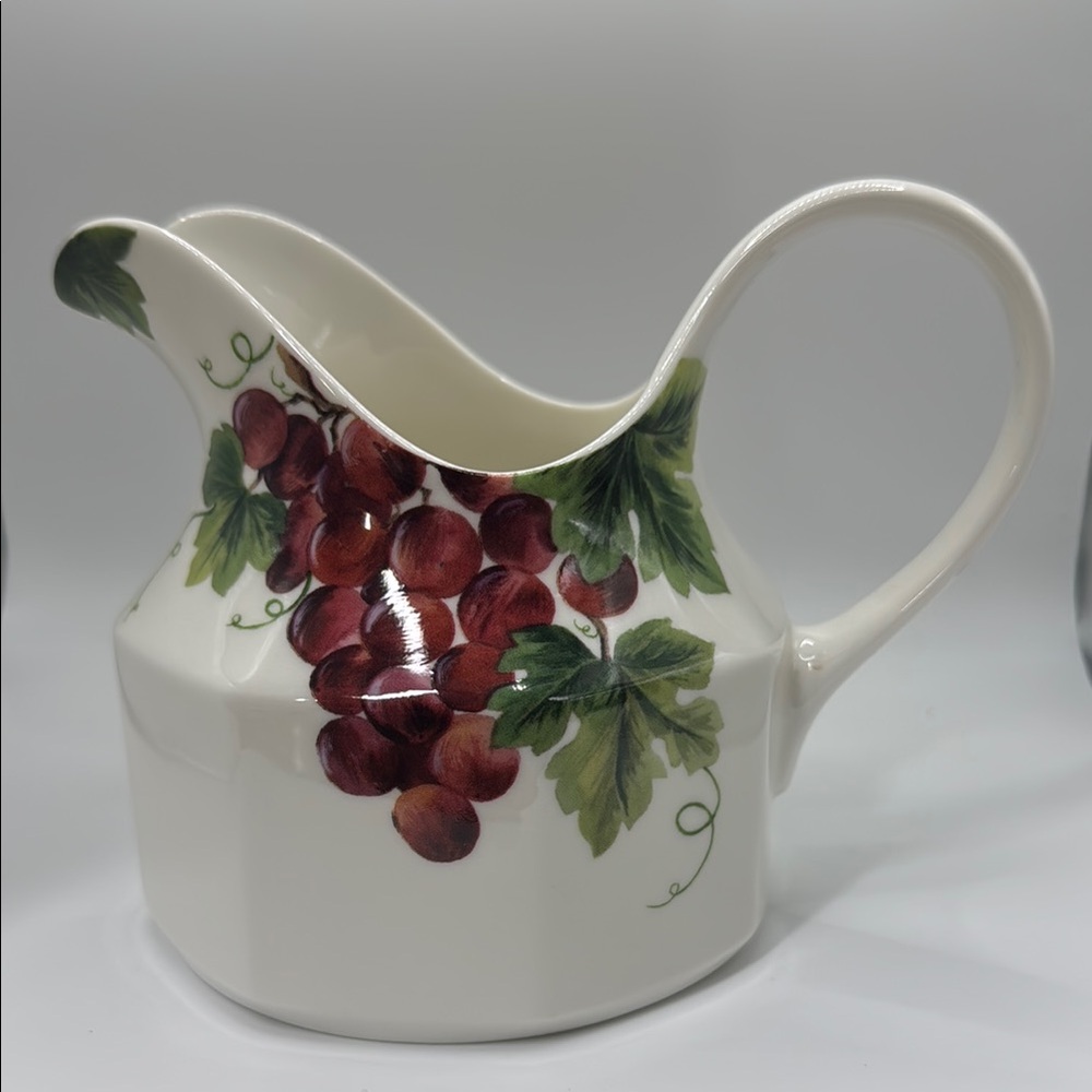 Royal Doulton Vintage Grape Pattern Large Creamer 1994 5” tall